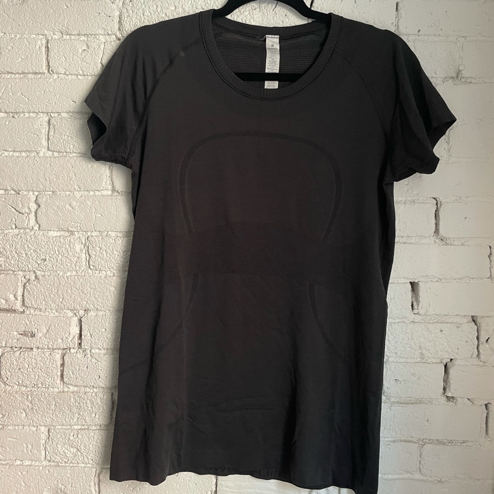 NWOT Lululemon LONDON Short Sleeve Workout Top